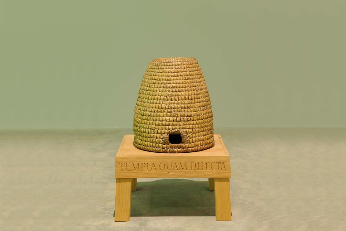 Templa quam dilecta (How beautiful are thy temples), 2006 with Peter Coates, Beehive, wood, straw, c. 50 x 36 cm (beehive over 100 years old), stand 50 x 50 x 30 cm, Unique