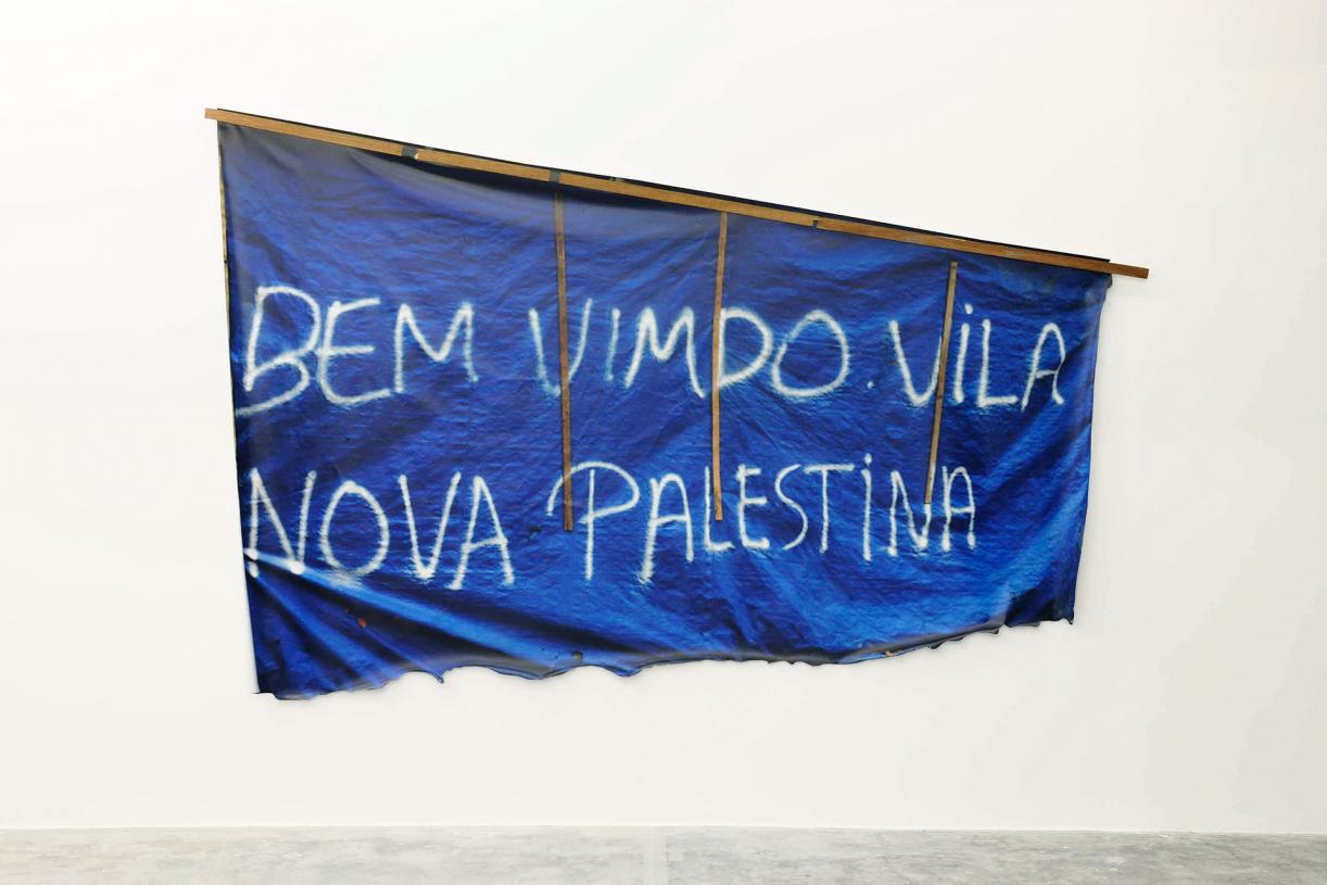 Bem Vimdo Vila Nova Palestina, 2017, Wood, print on flex, fans, 240 x 320 cm, Ed. 3 + 2 AP