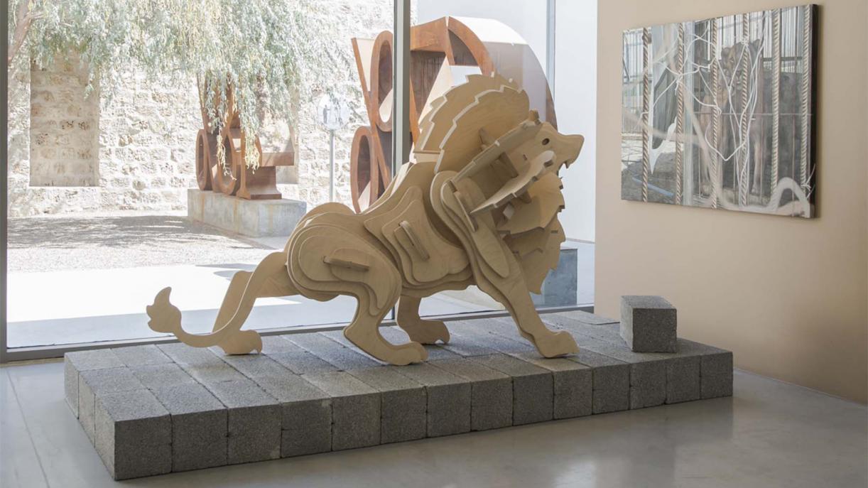 Gaza Zoo Lion, 2017, Wood, 200 x 140 x 60 cm, Ed. 3 + 2 AP