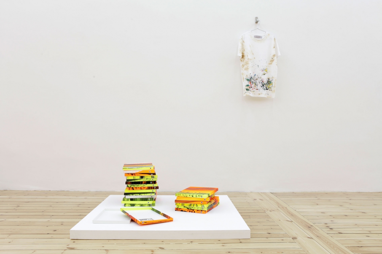 Christine Streuli, Kragenweite / collar size: 36, Exhibition view, Sfeir-Semler Gallery, Hamburg, 2014. Photo: Rosa Rühling