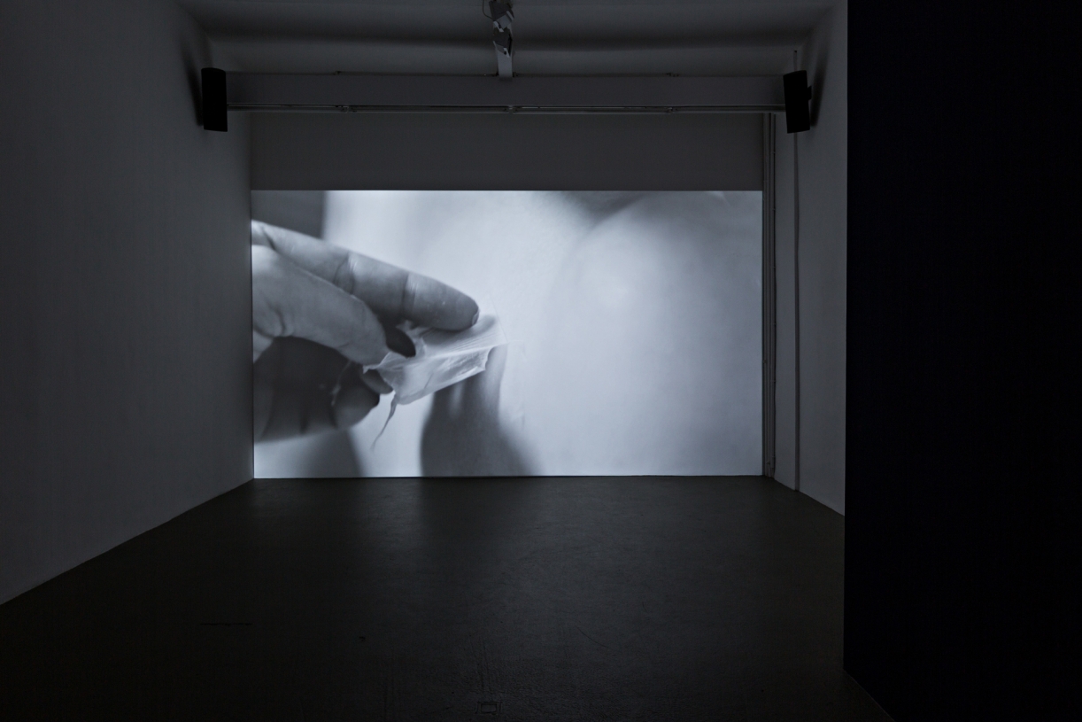 Sung Tieu, Memory Dispute, 2017, HD video and sound, 22:42 min, Exhibition view Sfeir Semler Gallery Hamburg, 2017