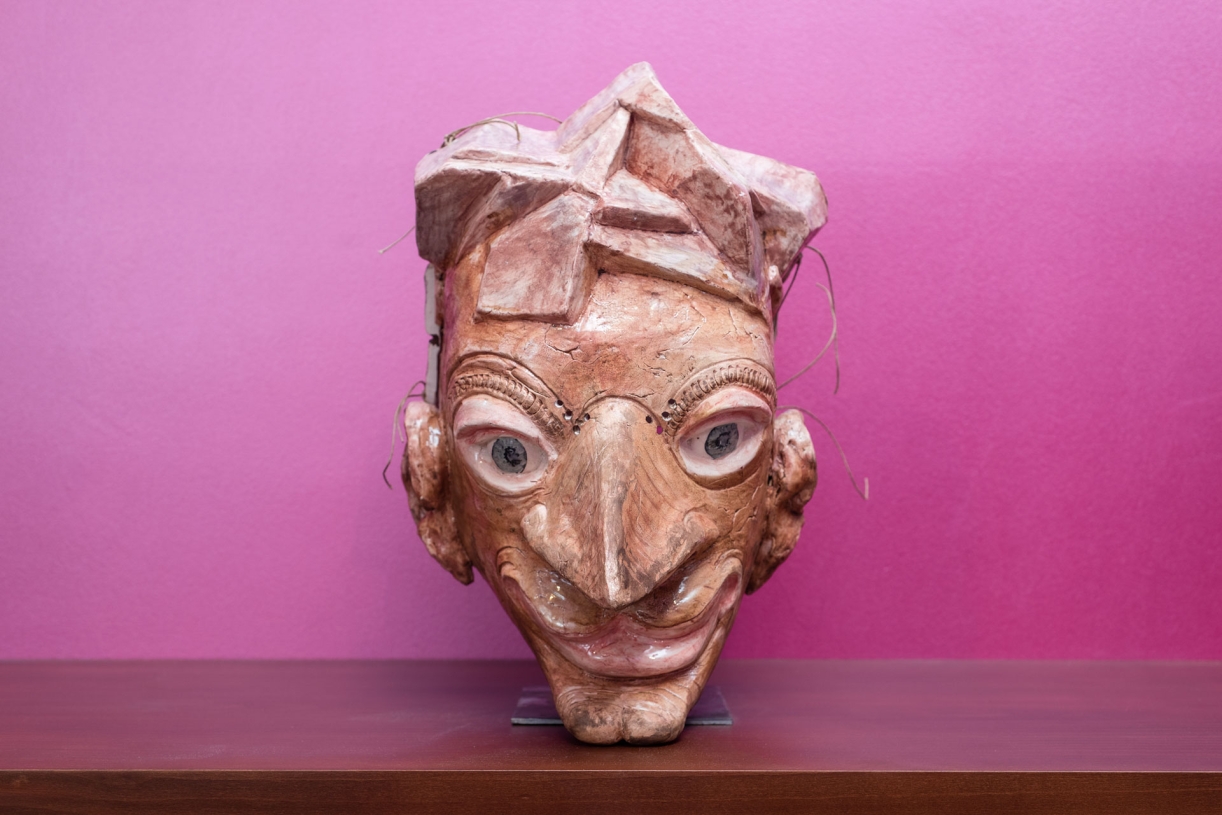 Wael Shawky, Maccus, 2022, Ceramic, clay and oil, 45 x 30 x 30 cm