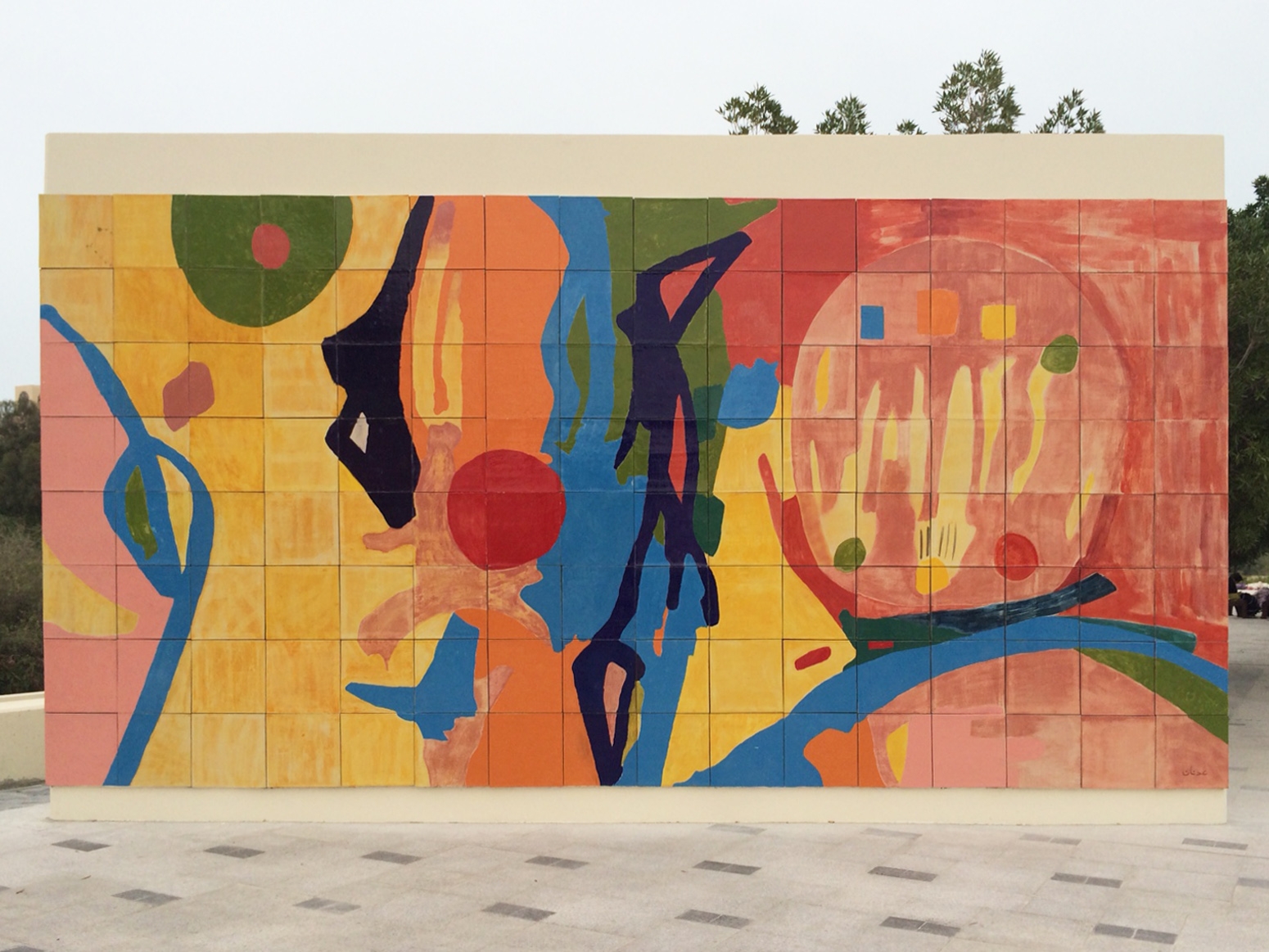 Untitled II, 2013, Ceramic wall, 320 x 640 cm, Installation view Qatar University