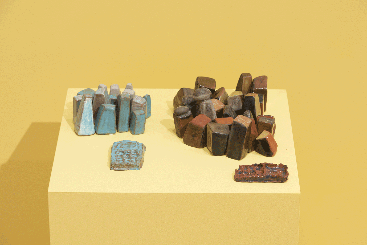 Untitled (blue & red mountains and cell phones), 2013, glazed terra cotta, 10 x 15 x 35 cm / 20 x 30 x 39 cm