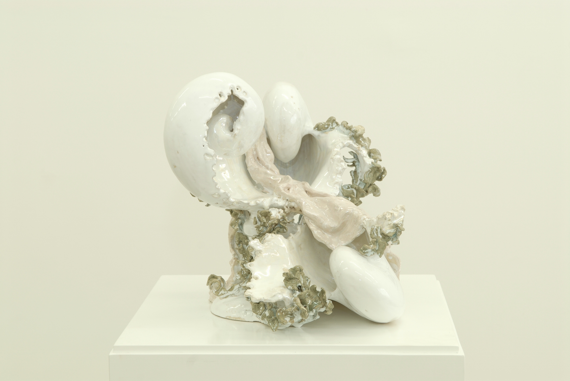 Moritz Altmann, Bowl with Drapery, 2007, glazed ceramic, 35 x 30 x 30 cm