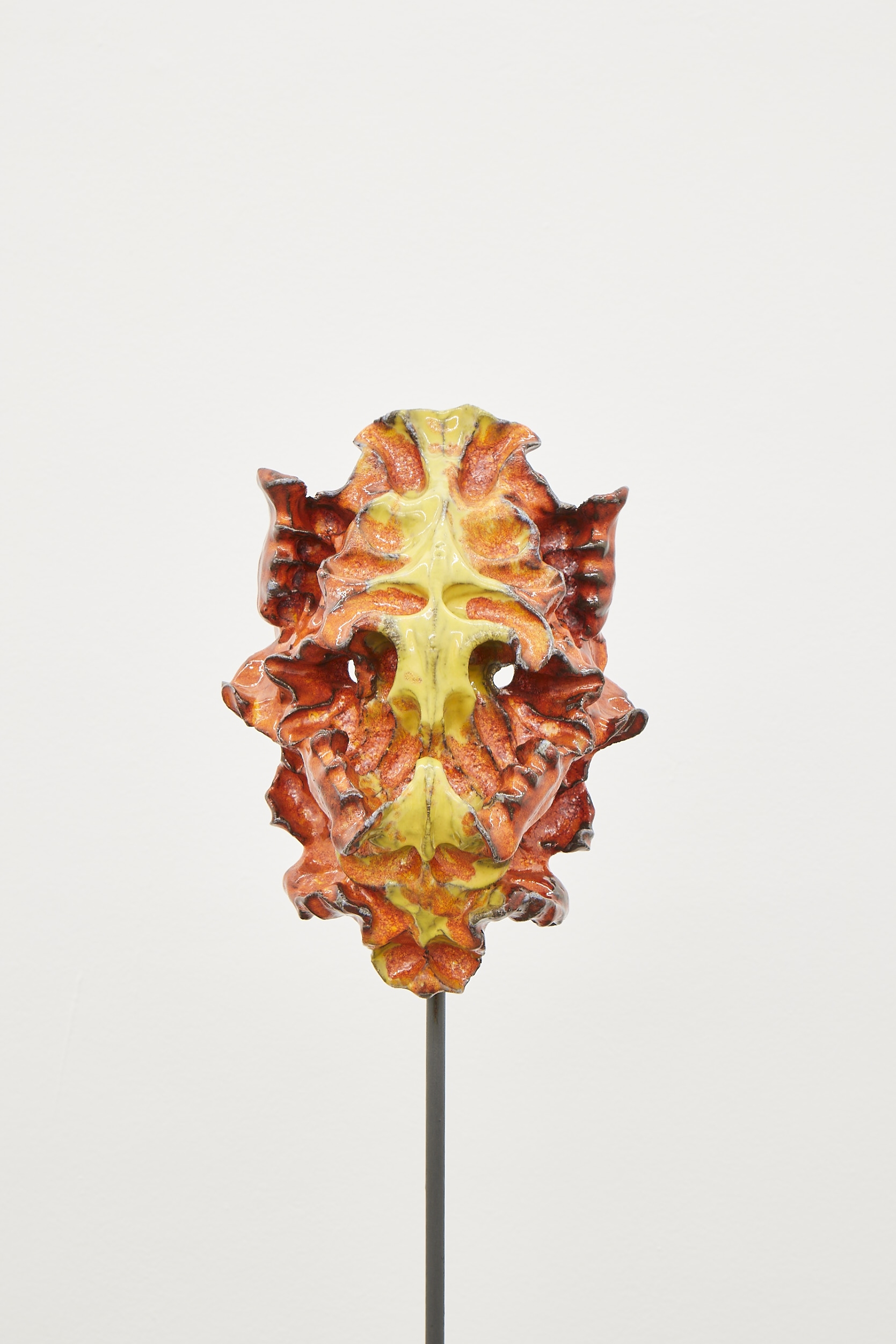 Moritz Altmann, kav, 2017, glazed ceramic, 26 x 37 x 17 cm