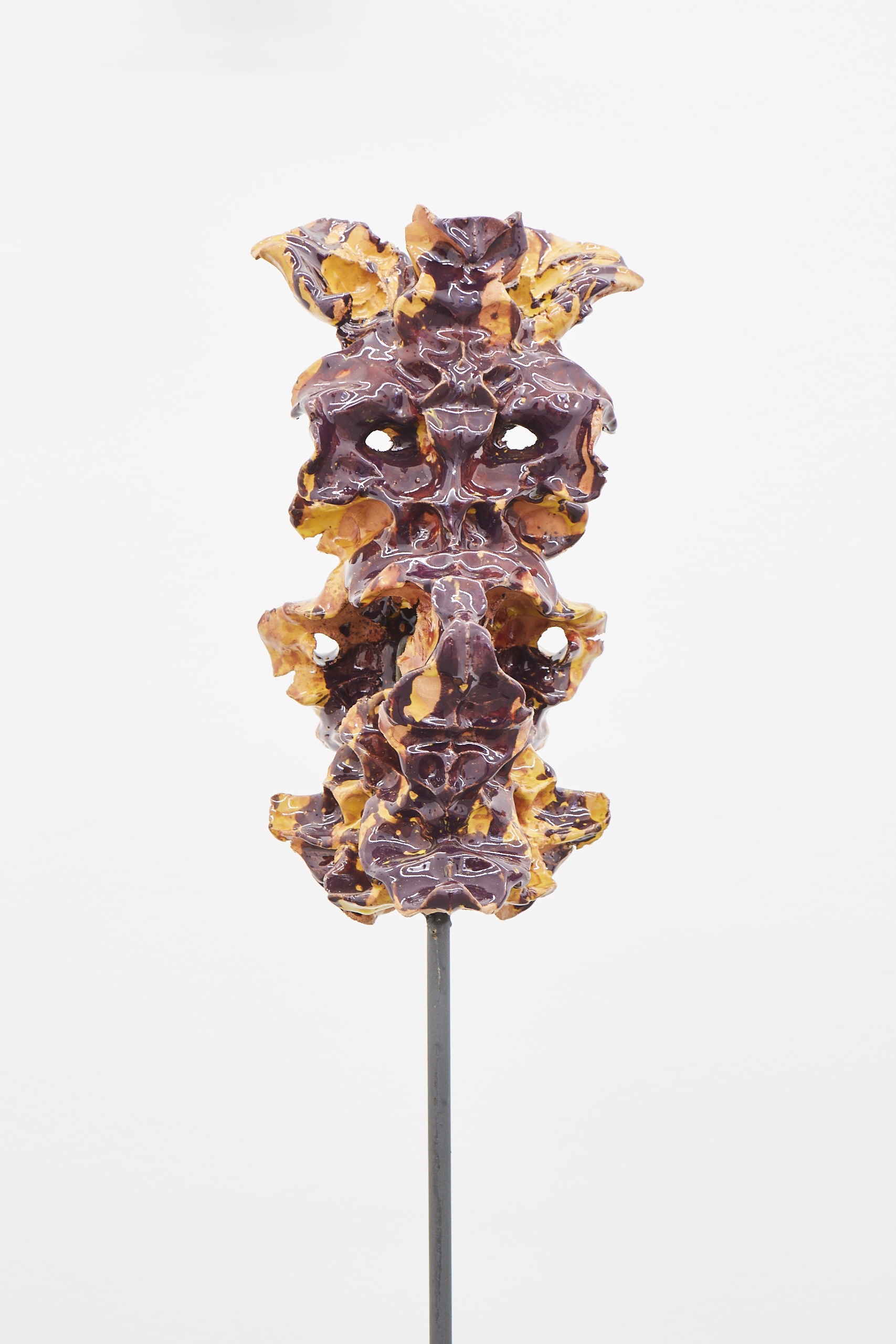 Moritz Altmann, nir, 2017, glazed ceramic, 39 x 22ø cm