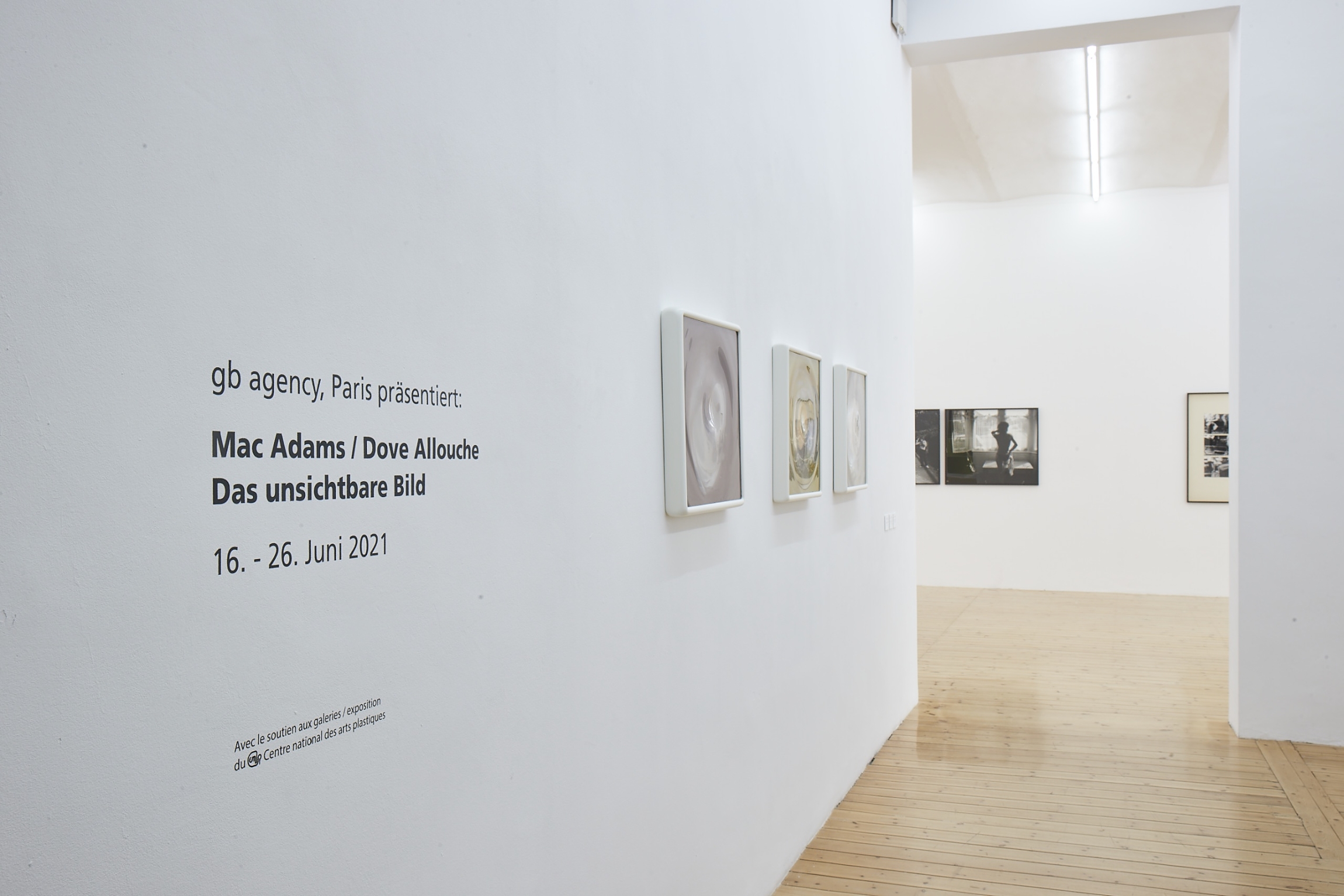 Mac Adams & Dove Allouche: Das unsichtbare Bild, Exhibition view Sfeir-Semler Gallery Hamburg 2021
