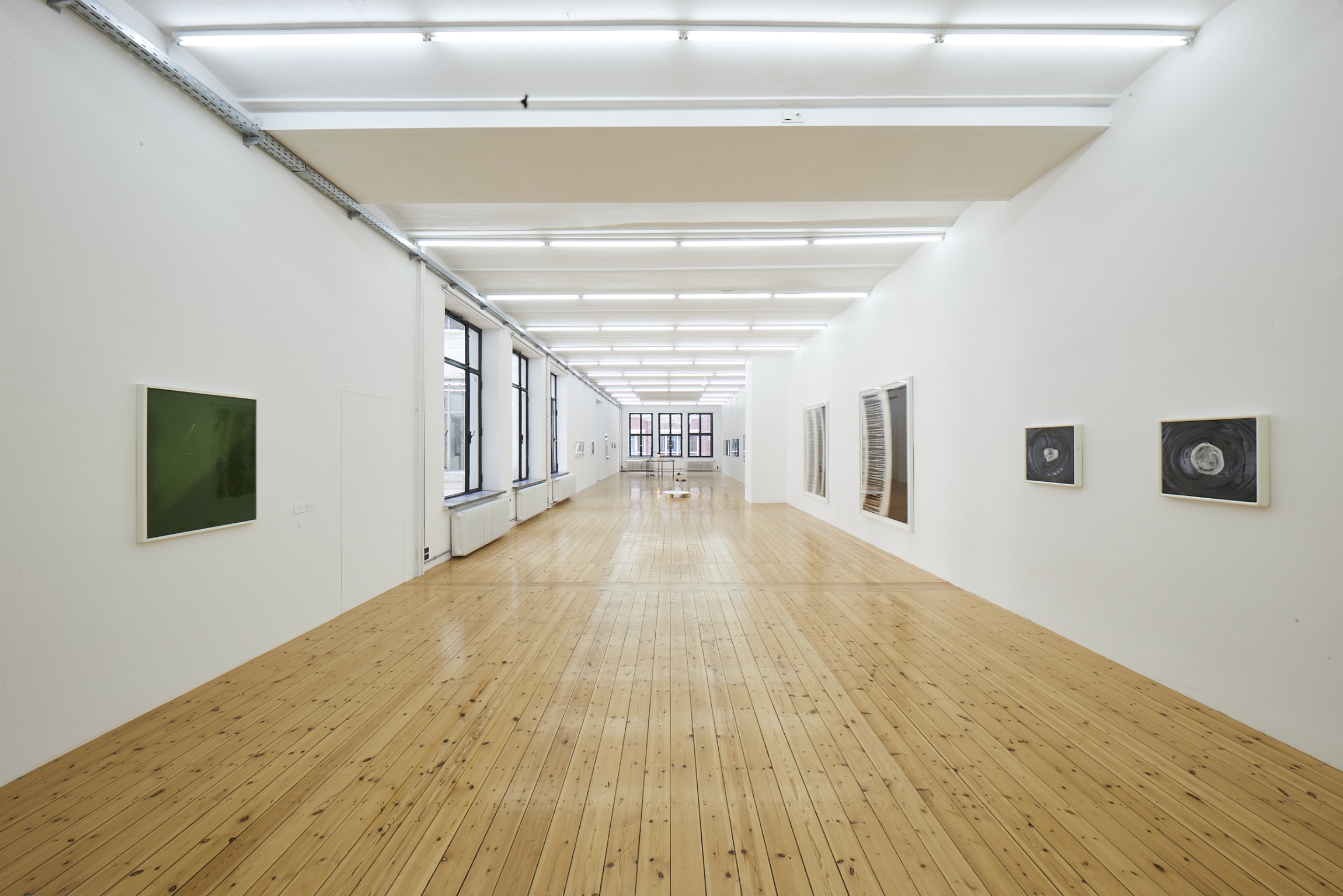 Mac Adams & Dove Allouche: Das unsichtbare Bild, Exhibition view Sfeir-Semler Gallery Hamburg 2021
