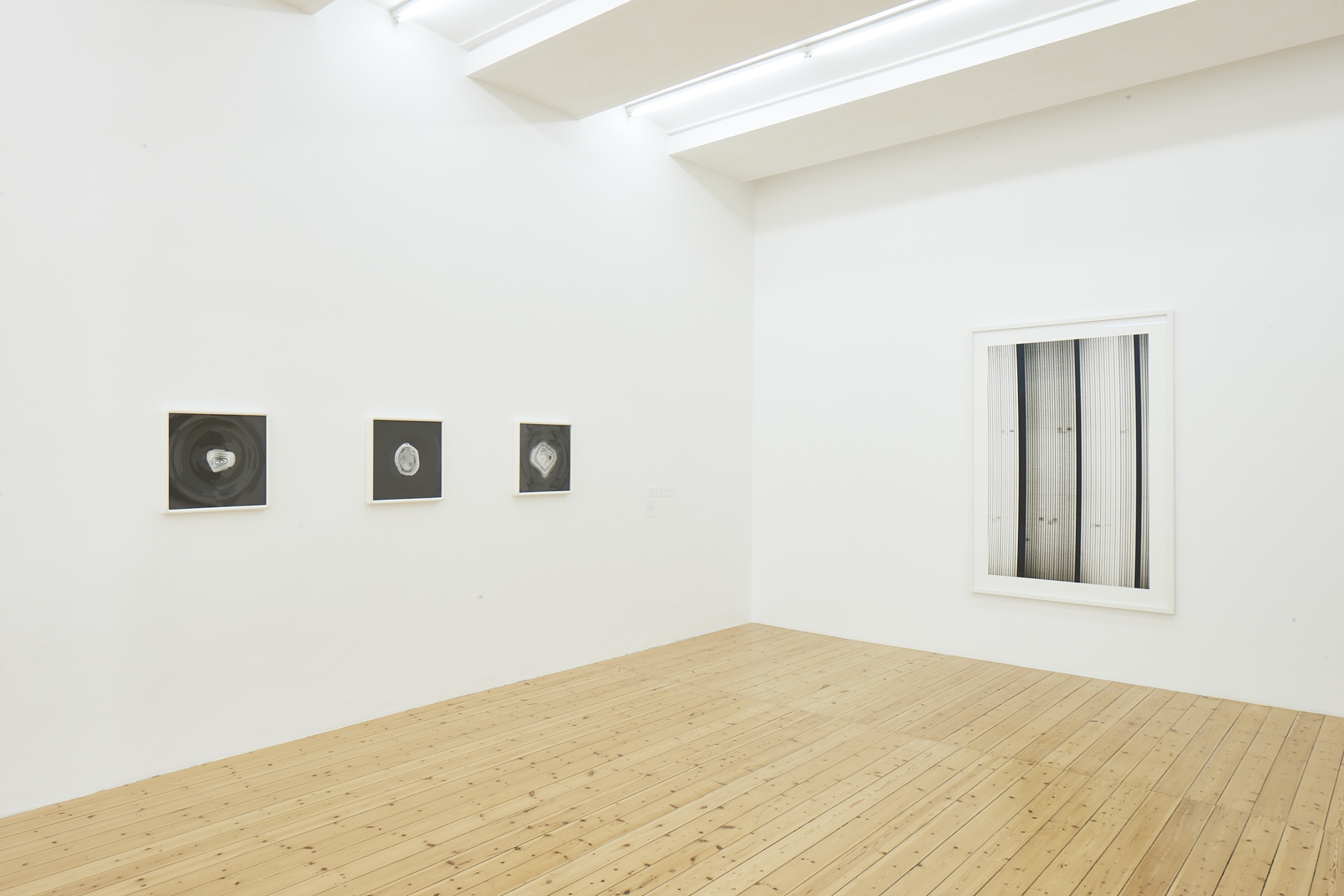 Mac Adams & Dove Allouche: Das unsichtbare Bild, Exhibition view Sfeir-Semler Gallery Hamburg 2021