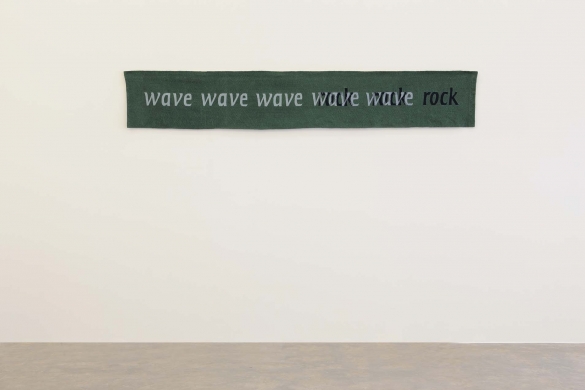 Wave/Rock, 1989 with Michael Harvey and Joanna Soroka, Tapestry, wool, 44 x 268 cm, Unique