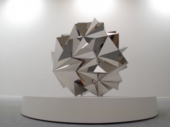 Timo Nasseri, Parsec #15, 2009, Stainless steel, 105 x 95 x 95 cm, Edition 3 + 1 AP