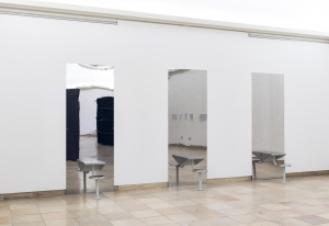 Sung Tieu, Zugzwang, Exhibition view, Haus der Kunst, 2020