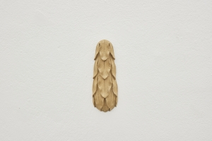 Rayyane Tabet, Moulage, 2021, 130 terracotta fragments, Installation size variable, Exhibition view Sfeir-Semler Gallery Hamburg 2021