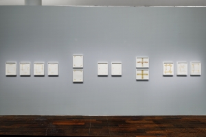 Taysir Batniji, Quelques bribes arrachées au vide qui se creuse, Exhibition view, MAC VAL, 2021. Photo: Aurélien Mole