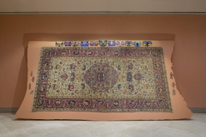 Walid Raad, Frontispiece II: The Carpet, 2021, Installation with carpet, pigmented inkjet prints, wood, 279 x 510 cm, Installation view Museo Nacional Thyssen-Bornemisza, Madrid, 2021. Carpet: Courtesy of the Thyssen-Bornemisza Collections