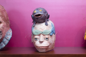 Wael Shawky, Frog, 2022, Ceramic, clay and oil, 45 x 30 x 30 cm