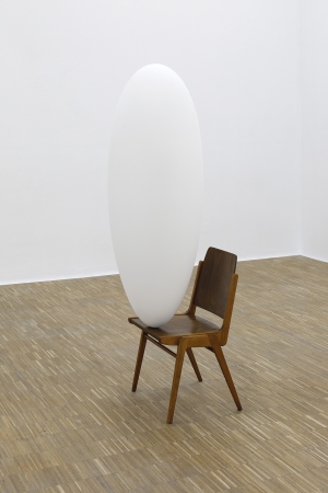 Tarik Kiswanson, The Wait, 2023, resin, fiberglass, paint, wooden chair, 143 x 52 cm, chair 80 x 50 x 50 cm, courtesy the artist. Exhibition view Tarik Kiswanson. Afterwards, Salzburger Kunstverein 2023, photo: Rainer Iglar, © Salzburger Kunstverein