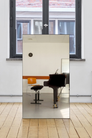 The Conservatory (Saint-Denis, 2025), 2025, Film (color, sound), upright flatscreen, 16:9, 16‘ 20 min‘‘, loop