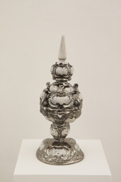 Moritz Altmann, Nazgül, 2011, enameled ceramic, 42 x 17 cm