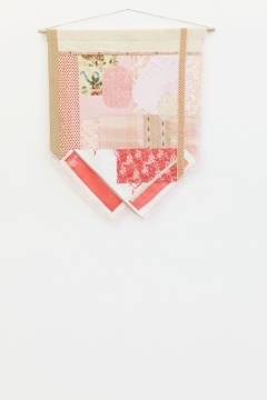 Majdoub Appliqué Flag #48 (La pelure est à présent un produit de luxe), 2016, 95 x 119 cm