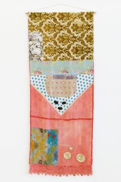 Majdoub Appliqué Flag #15 (Je cours après l'argent et sans cesse me romps le cou), 2016, 93.5 x 233 cm